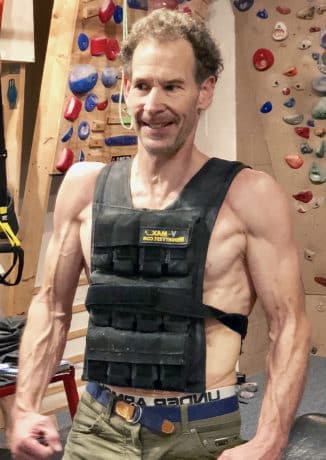 Eric Hörst training in his home gym (2018).