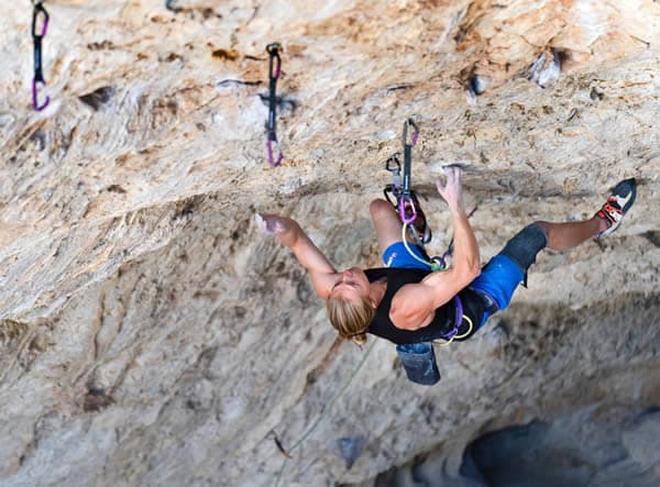 Cameron Horst climbing Bone Tomahawk