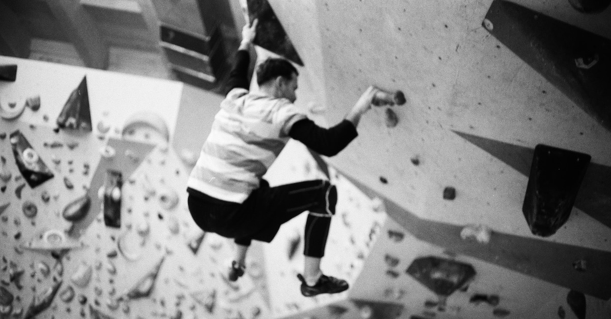 Power Bouldering for Dynamic Drive on the Wall
